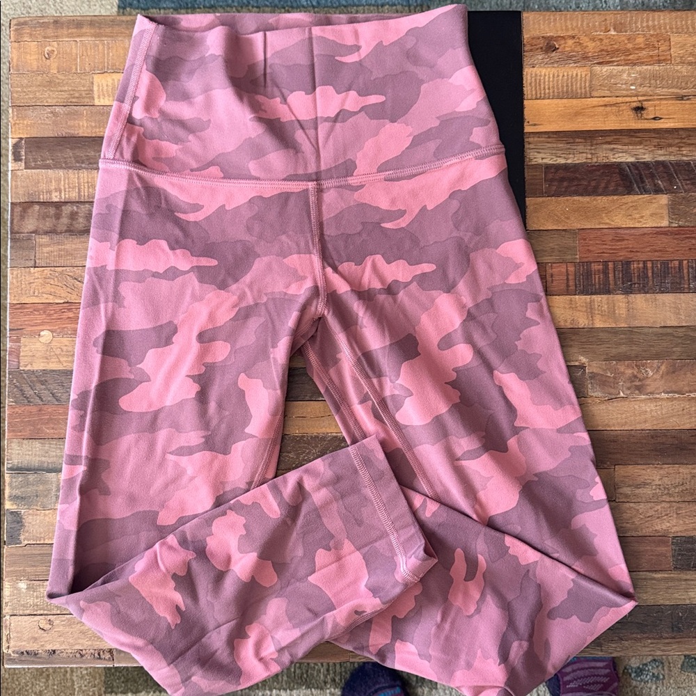 Lululemon Women’s Camo Align Crop 21’ Size 4